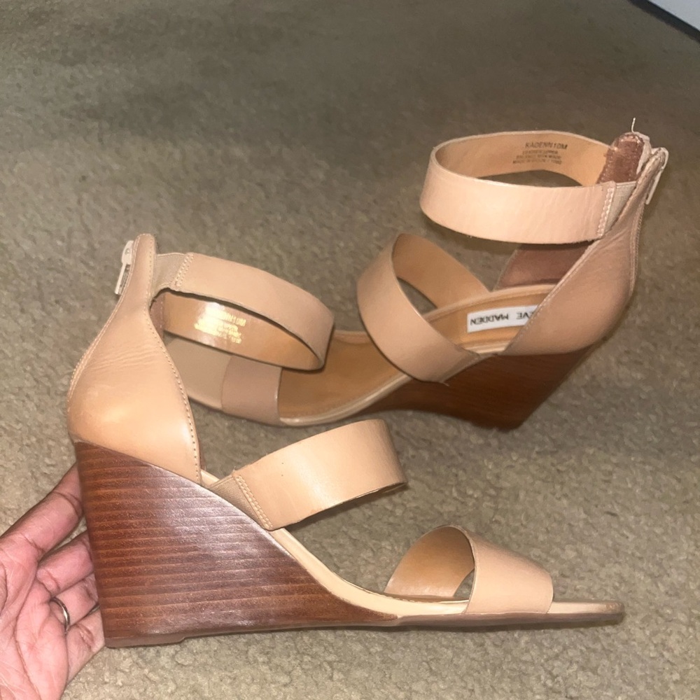 NWOB *Flawed* STEVE MADDEN Kadenn Strappy Wedges - Tan - 10M - Picture 4 of 9